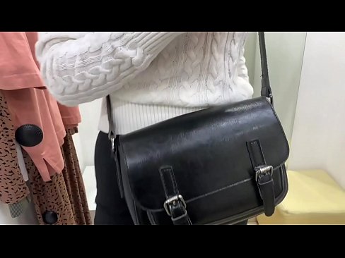 ❤️ 年轻婊子FeralBerry在试衣间用假阳具公开自慰 ❤❌ Fucking video❤