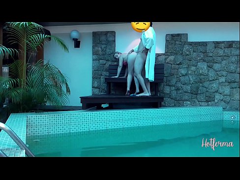 ❤️ 老板邀请女佣去泳池，却忍不住要来个热辣的 ❤❌ Fucking video❤